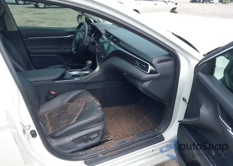 2018 Toyota Camry Hybrid Xle z USA, uszkodzony, nr VIN 4T1B21HK4JU002788